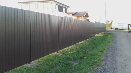 Заборы из сетки-рабицы, профлиста, евроштакетника.